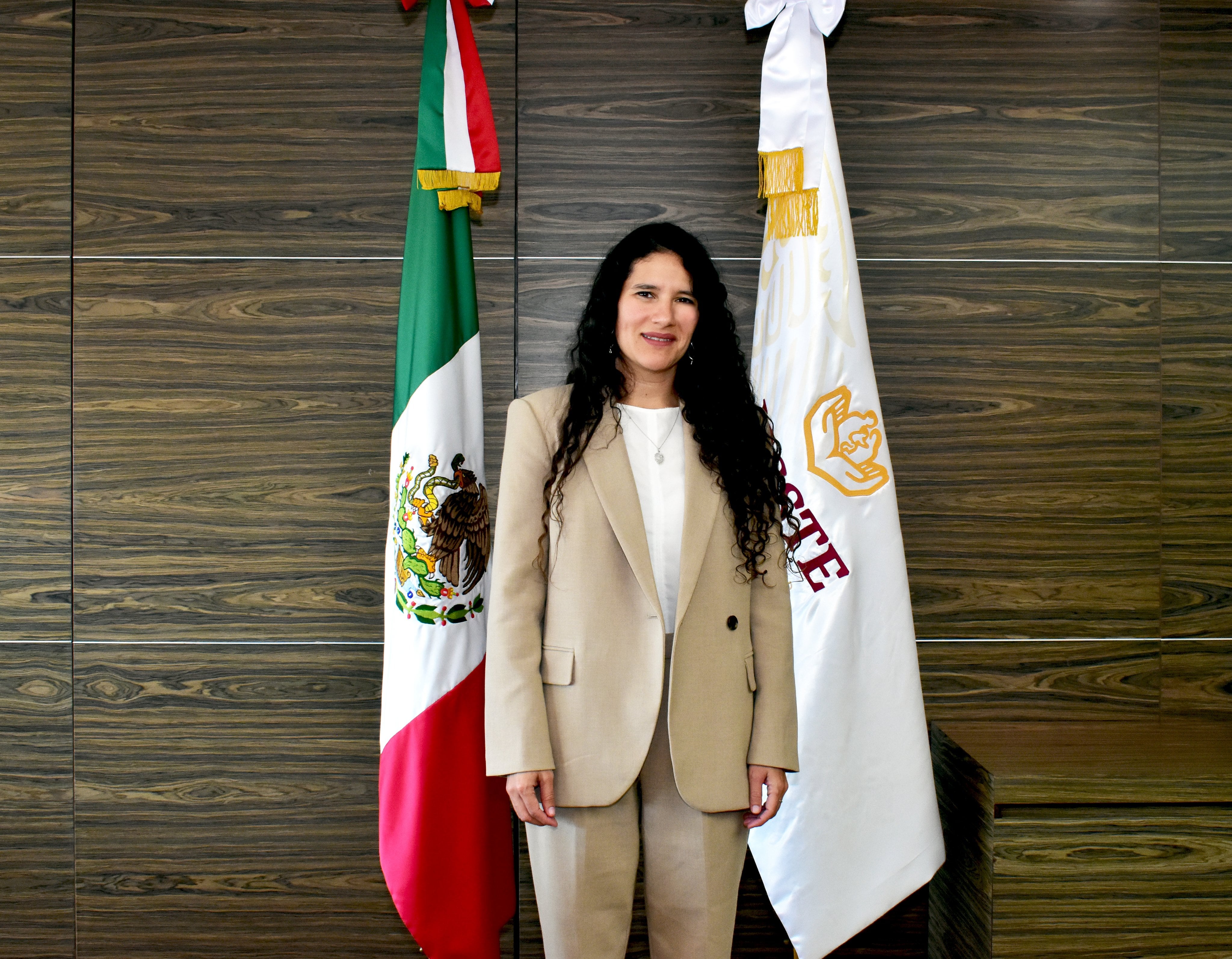 AMLO designa a Bertha María Alcalde Luján como titular del ISSSTE