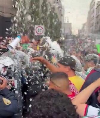 Dan portazo en el Fan Fest del Zócalo