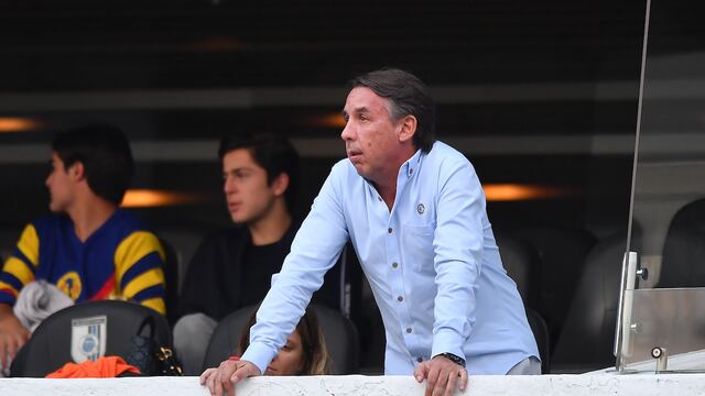 Azcárraga durante un partido de América