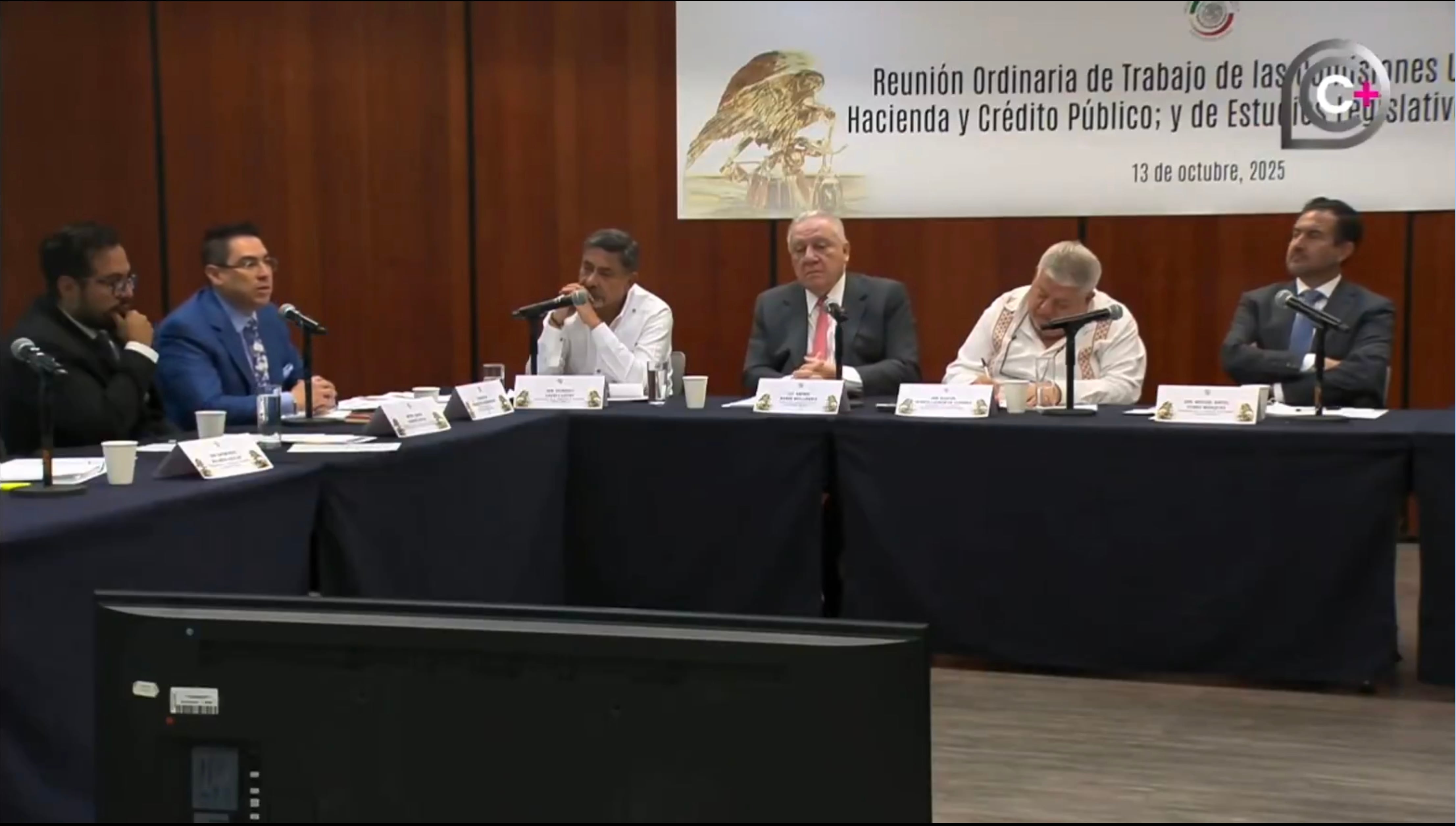 Agentes aduanales controlaban el huachicol fiscal