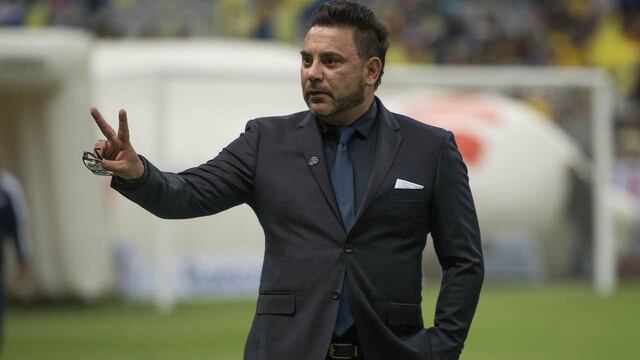 El 'Turco' llegaría al banquillo de las Chivas