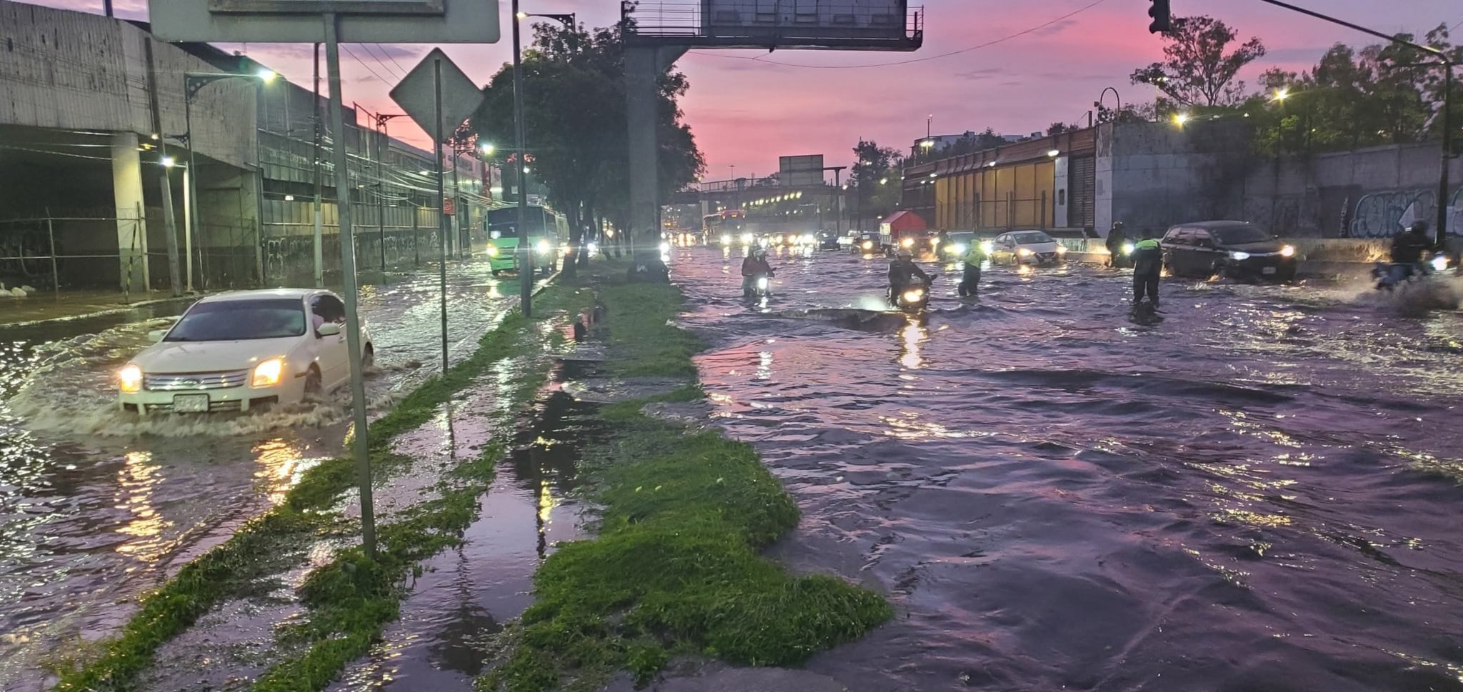 Inundaciones en Calzada Ignacio Zaragoza
