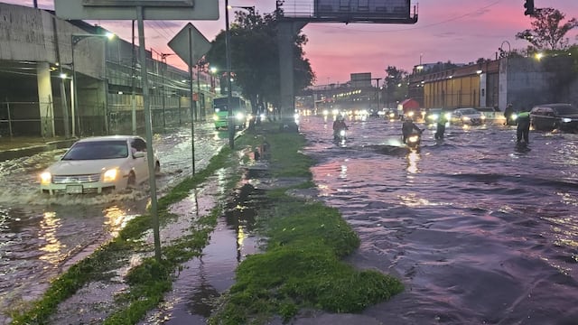Inundaciones en Calzada Ignacio Zaragoza