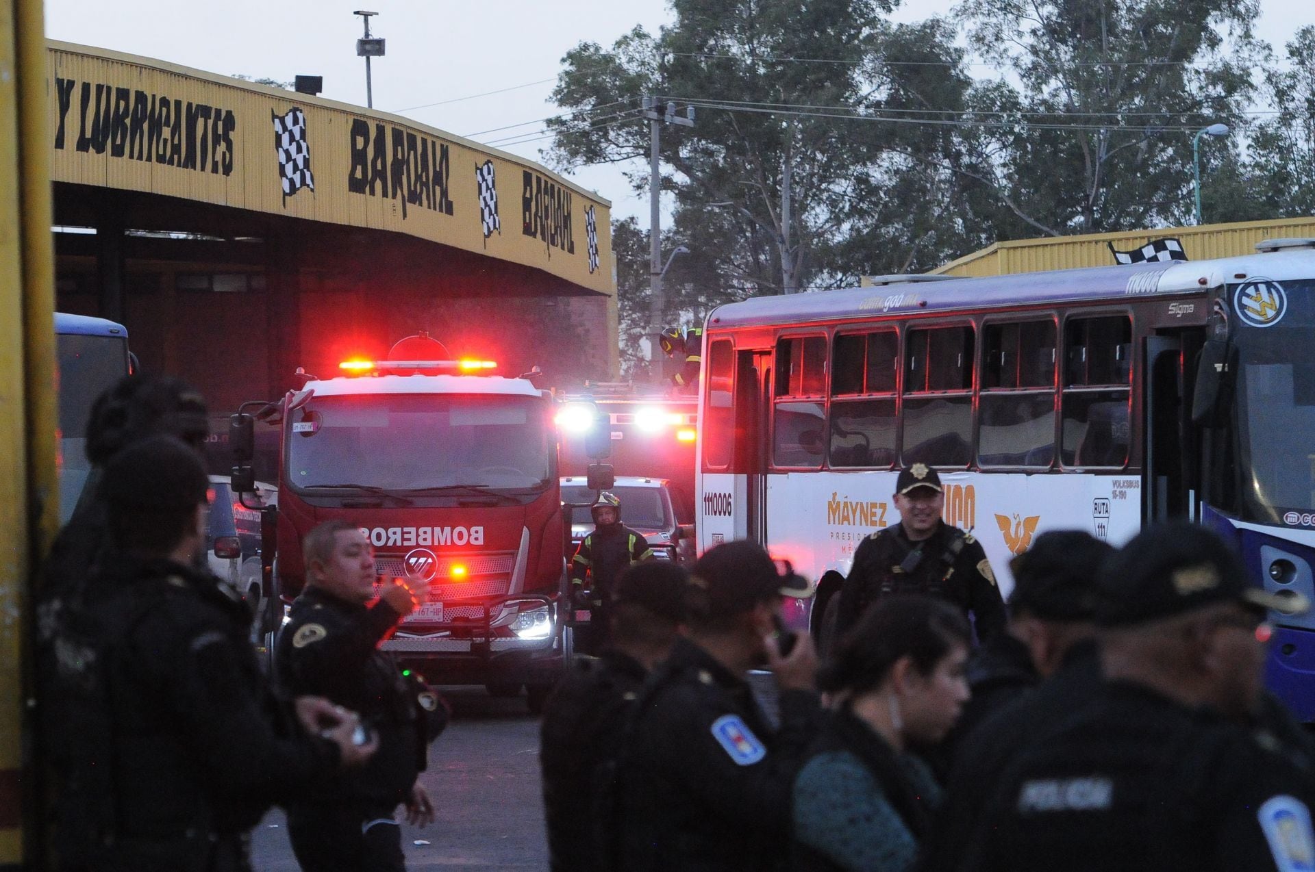 Helicóptero se desplomó en pensión de transporte público