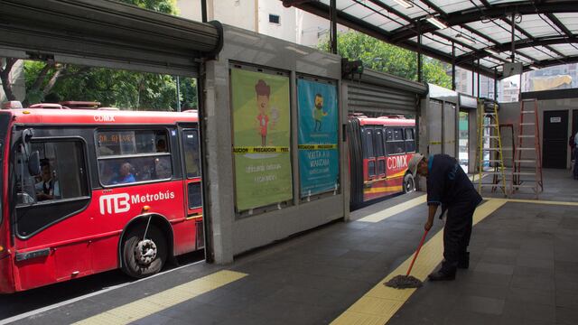 Usuarios del Metrobús captaron un supuesto fantasma.