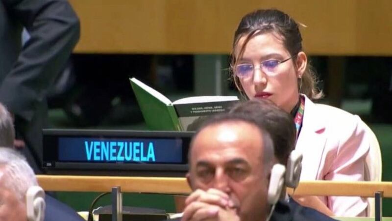 VIDEO: Delegada de Venezuela lee a Bolívar durante discurso de Trump ante la ONU