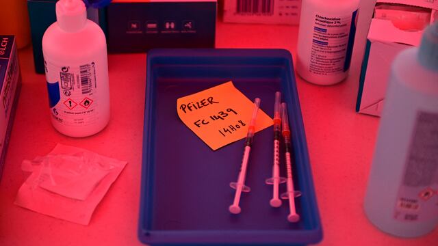 Vacua Pfizer/BioNtech contra el Covid-19