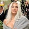 ¿Quién diseñó los zapatos sin tacón de Kim Kardashian que vistió en la MET Gala 2024?