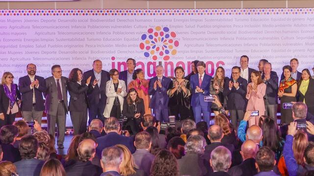 Xóchitl Gálvez presenta a su equipo de campaña y plan de gobierno