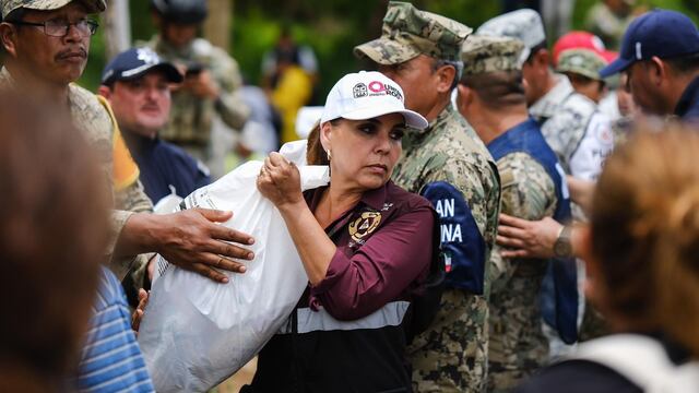 Mara Lezama atiende a afectados por inundaciones en Chetumal