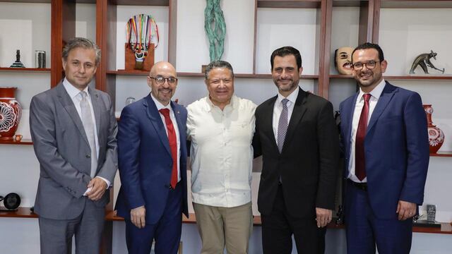 Julio Menchaca se reúne con empresarios