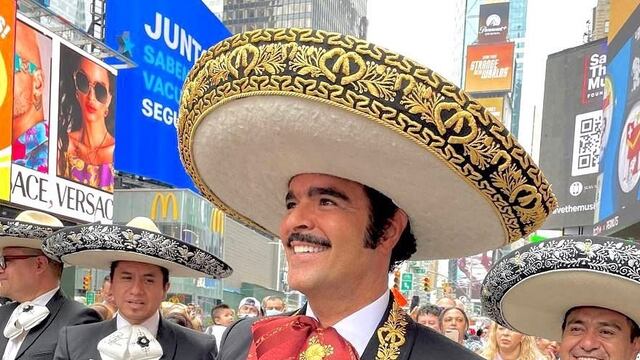 Pablo Montero como Vicente Fernández en "El Último Rey"