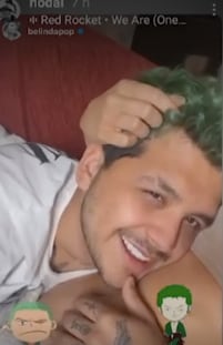 Christian Nodal se tiñe el cabello de color verde