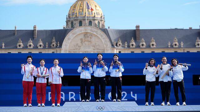 Podio tiro con arco equipos femenil en los Juegos Olímpicos París 2024.