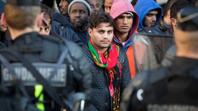 Migrantes en el metro parisino de Stalingrad