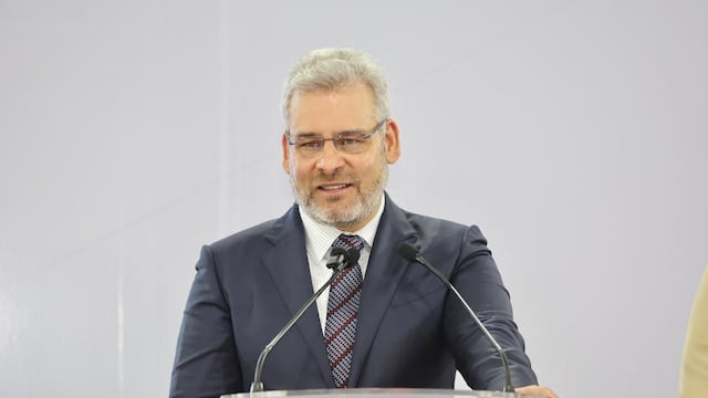 Alfredo Ramírez Bedolla felicita a Carlos Torres Piña