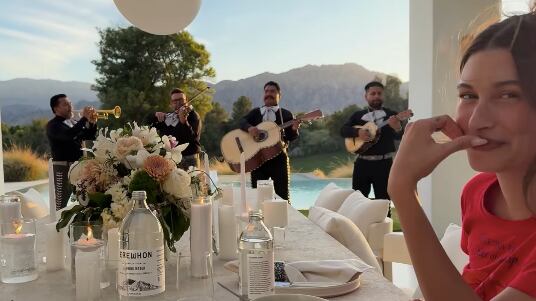 VIDEO: Justin Bieber le lleva serenata a Hailey Bieber y le cantan Cielito Lindo