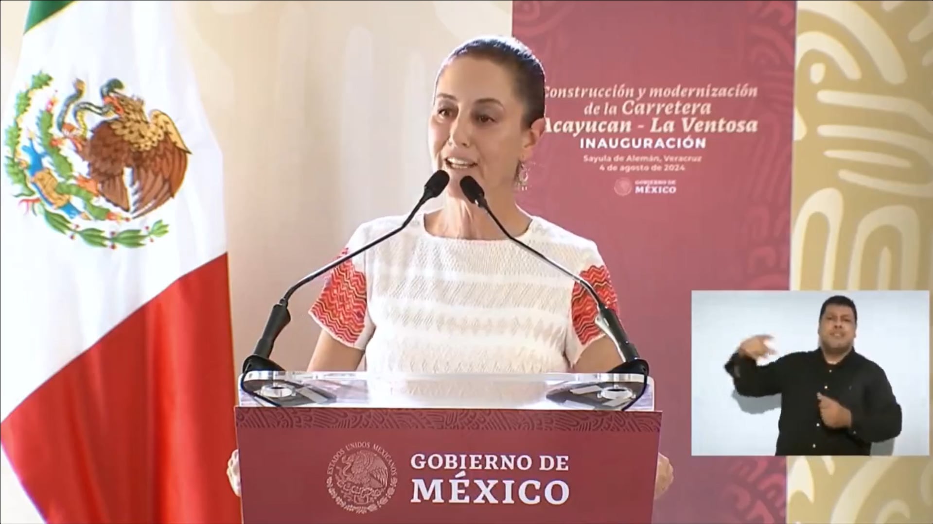 Claudia Sheinbaum presume legado de AMLO en inauguración de carretera federal Acayucan-La Ventosa