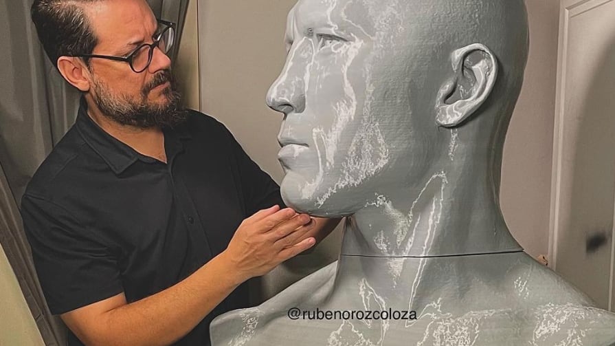 ¿Quién es Rubén Orozco? El artista que creó la escultura hiperrealista de Vicente Fernández, trabaja con Guillermo del Toro
