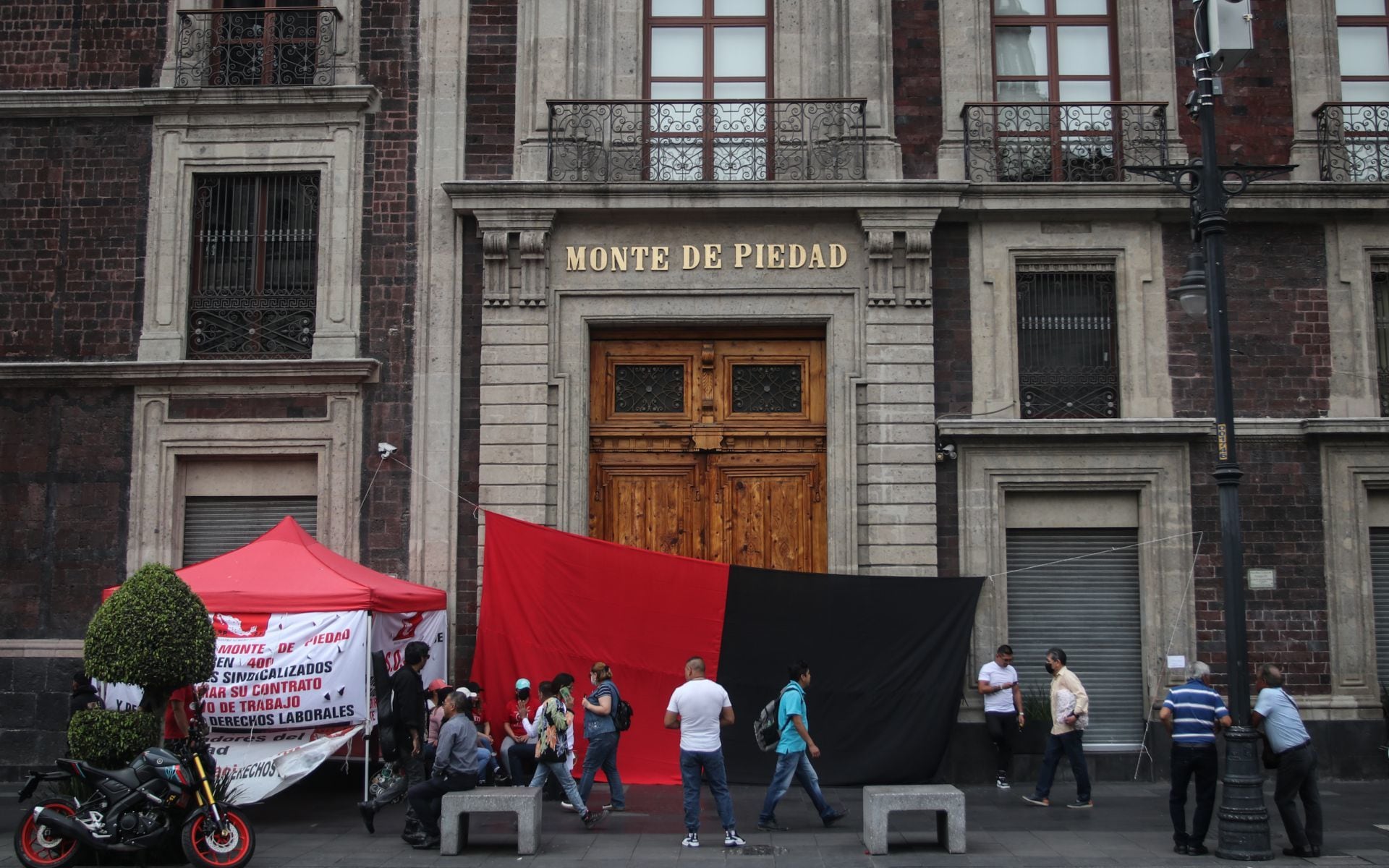 El 15 de febrero de 2024 inició la huelga en el Nacional Monte de Piedad