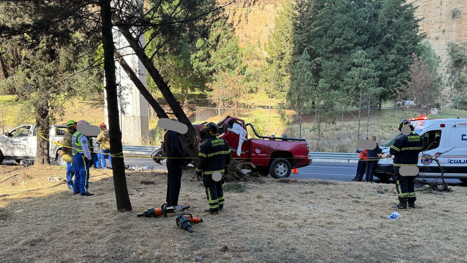 Autopista México-Toluca hoy: Confirman 2 muertos por accidente de camioneta en Cuajimalpa
