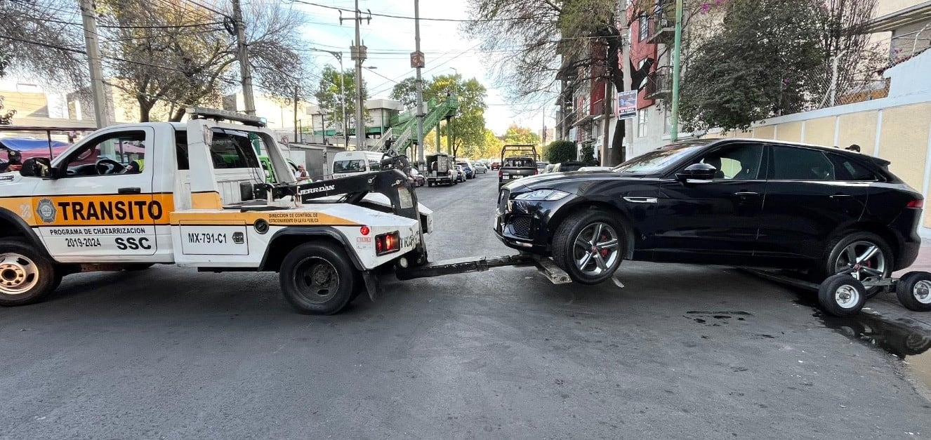 Camioneta de lujo con reporte de robo era exhibida en el Museo del Automóvil