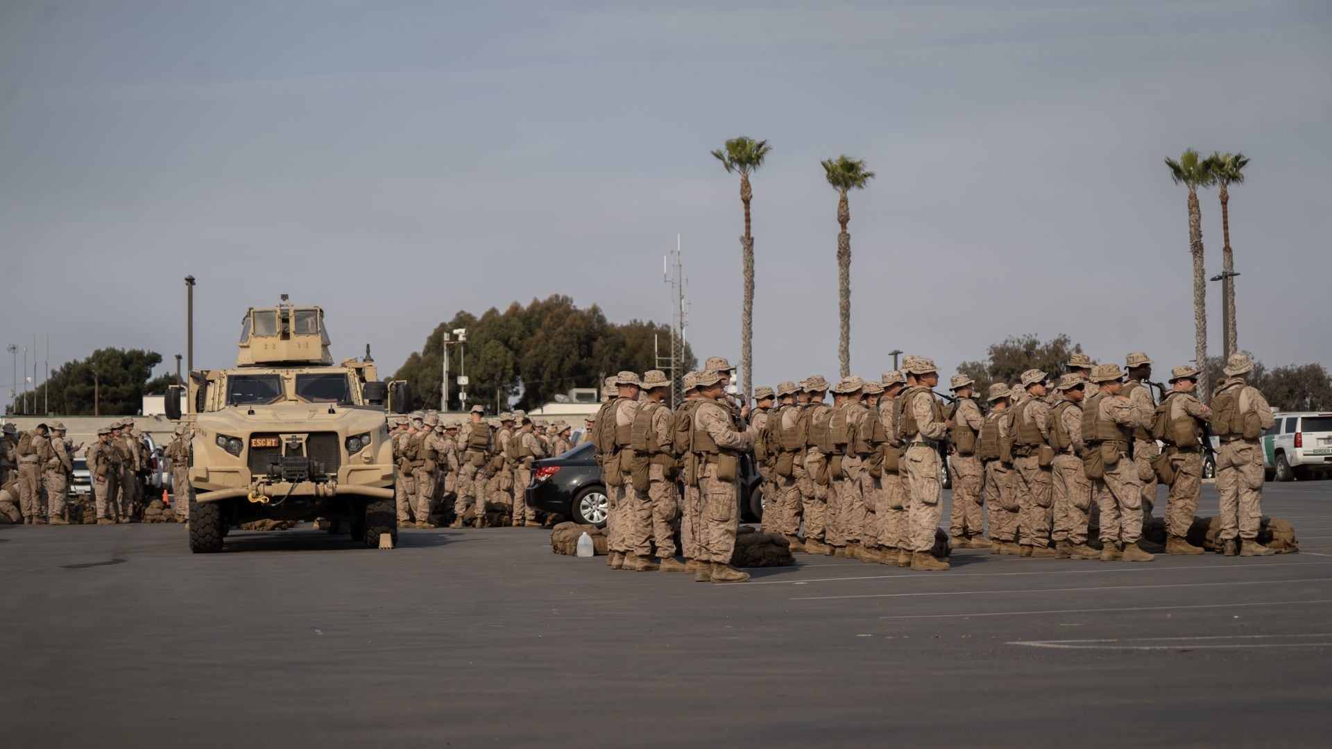Tropas militares estadounidenses desplegadas en la frontera