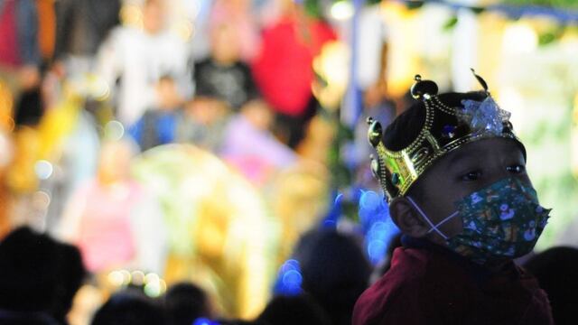 Un niño en Día de los Reyes Magos