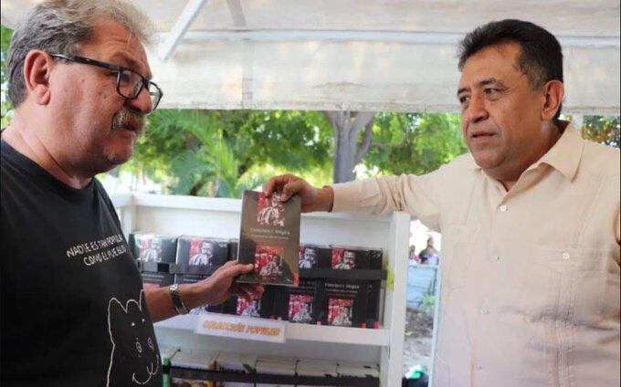 EL DIA QUE #APATZINGAN SE CONVIRTIO EN LA CAPITAL NACIONAL DE LA LITERATURA CON LA VISITA DEL DIRECTOR DEL FONDO DE CULTURA ECONÓMICA @Taibo2