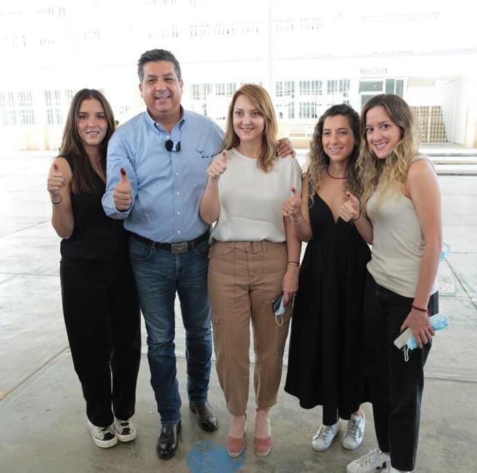 Francisco Cabeza de Vaca acude a votar/periódico El Diario Mx