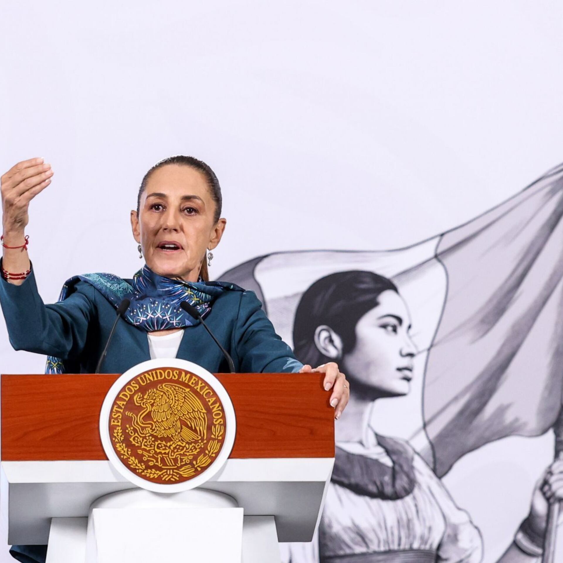 México tiene presidenta, no tutores extranjeros