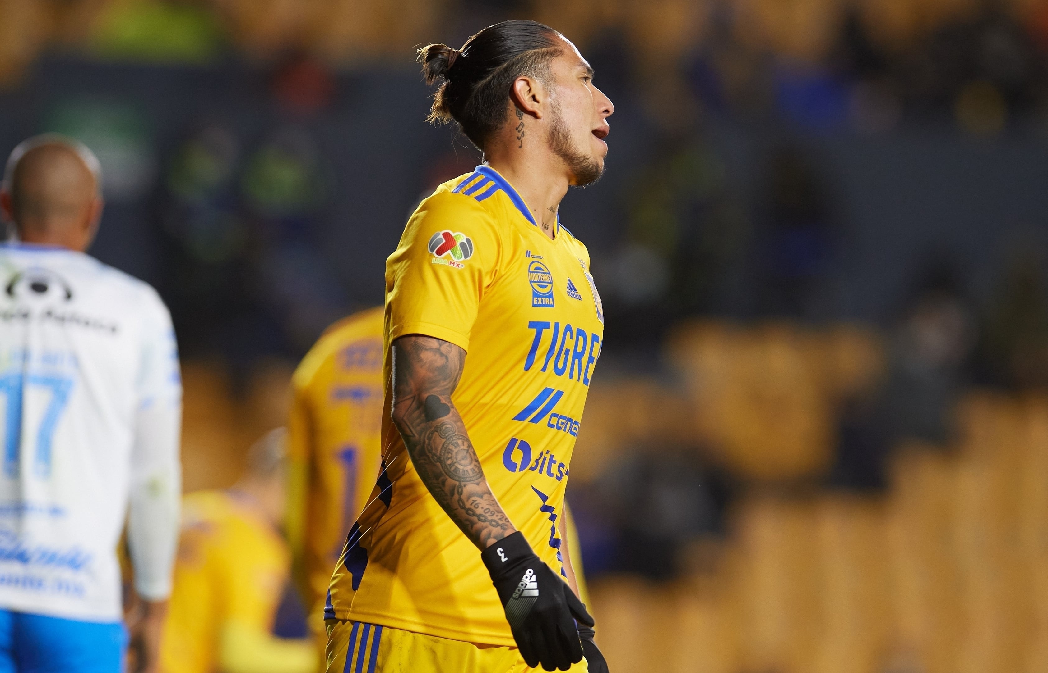 Carlos Salcedo se va de Tigres.