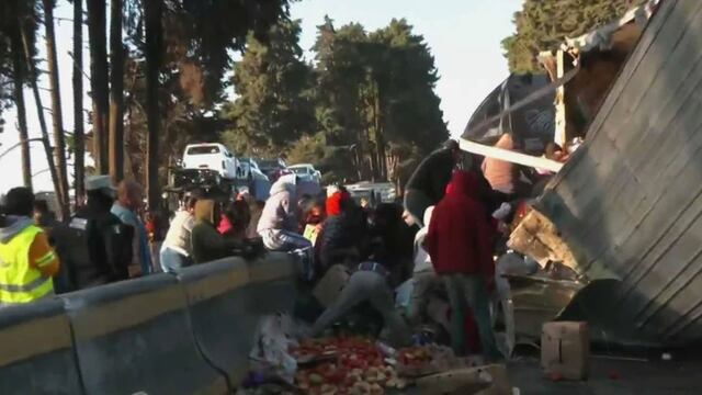 Volcadura de tráiler en autopista México-Cuernavaca
