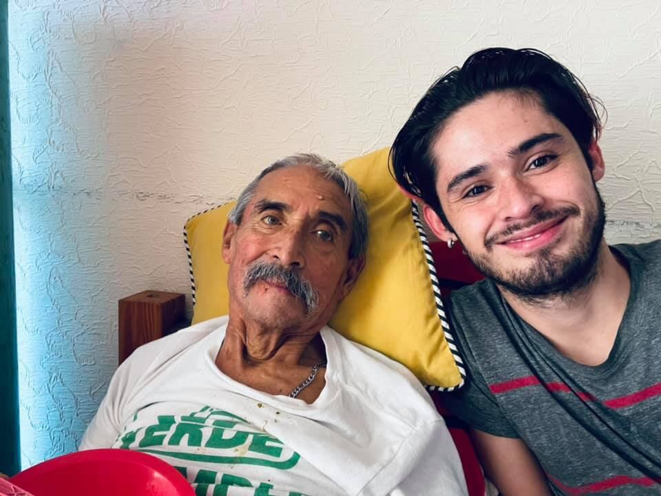 Raúl de la Fuente y su nieto