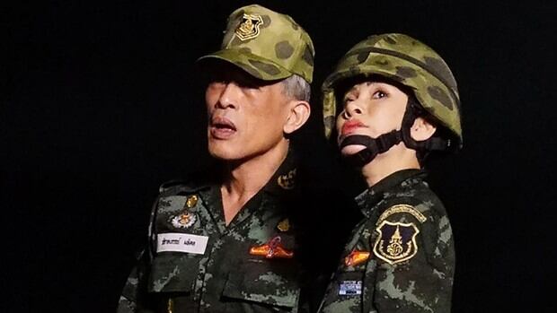 Rey de Tailandia y su concubina
