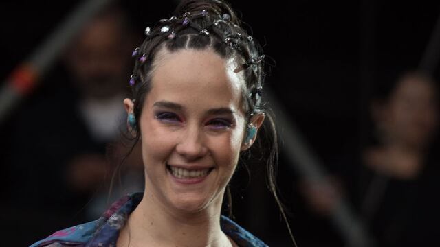 Ximena canta junto a Los ángeles Azules el tema "Mis sentimientos"