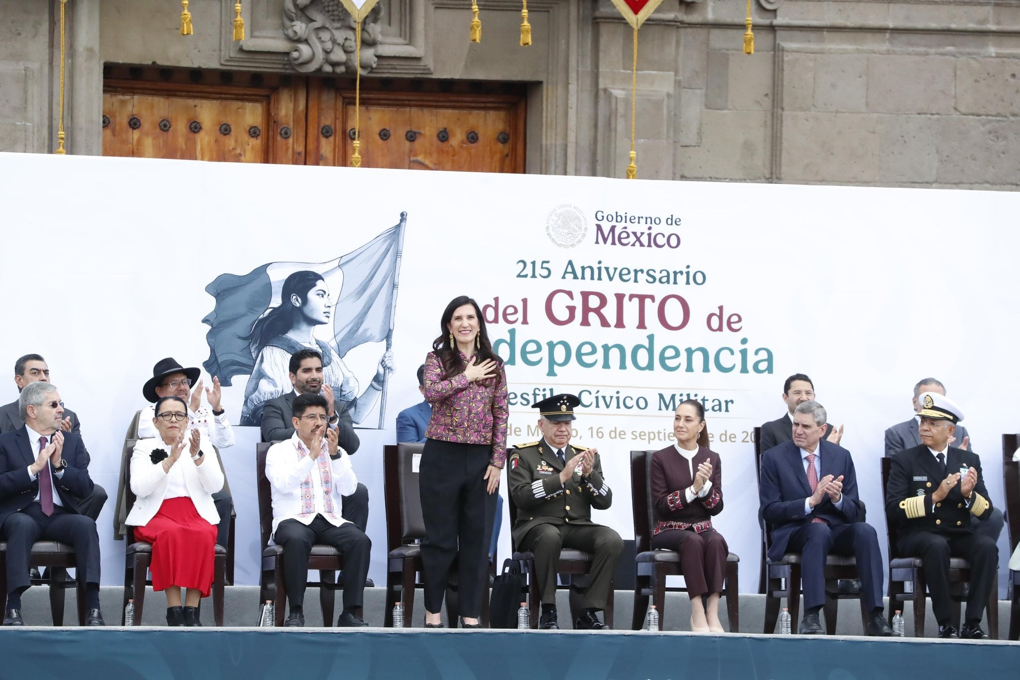 Kenia López Rabadán y Claudia Sheinbaum en Desfile Cívico-Militar 2025