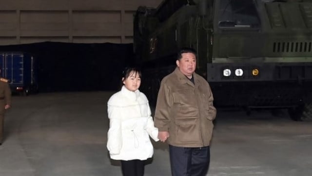Kim Jong-un y su hija Kim Ju-ae en acto público de Corea del Norte