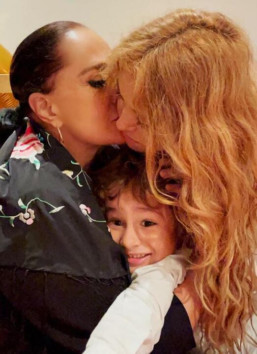 Paulina Rubio con su mamá Susana Dosamantes