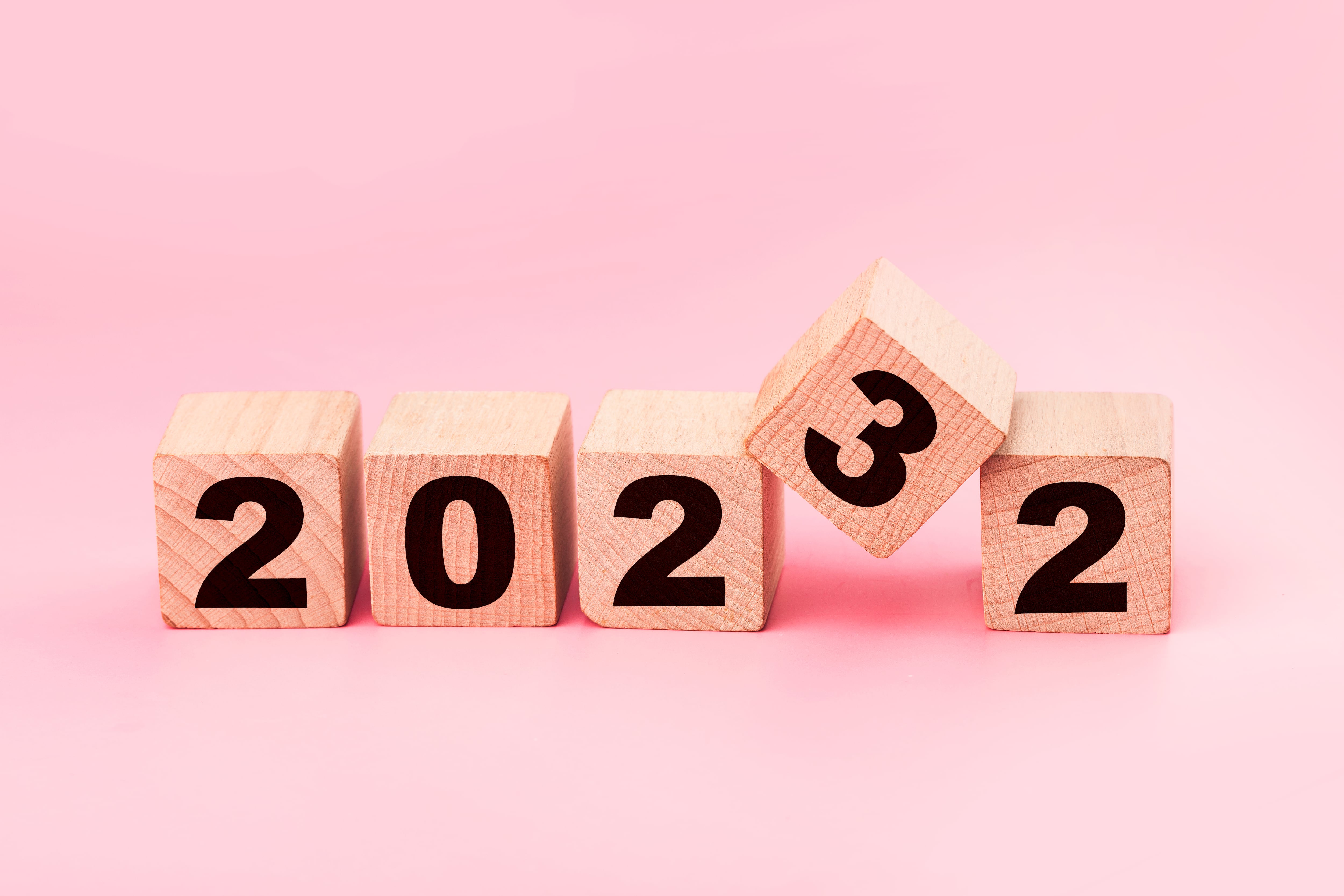 Cubos formando el 2023, desplazando el 2022.