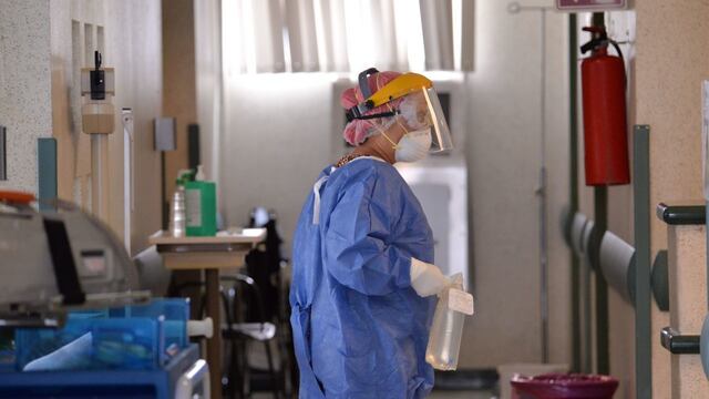 Mujeres que atienden coronavirus