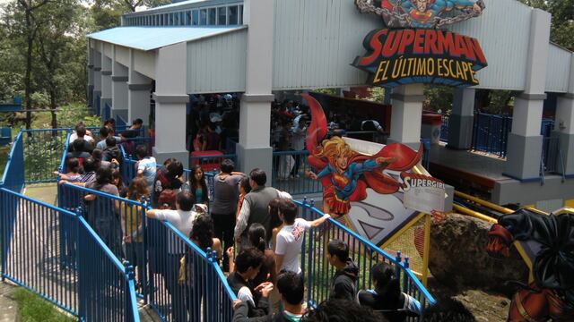 Joven muere tras bajarse del Superman en Six Flags de CDMX
