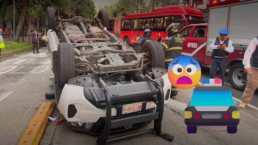 Patrulla de la Policía Auxiliar vuelca tras choque en Miguel Hidalgo; dos policías lesionados