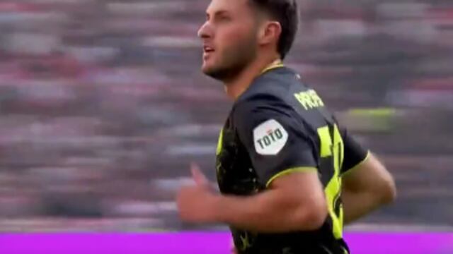 Santiago Giménez doblete