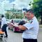 Policía de Cancún protege a un bebé tras un accidente vial