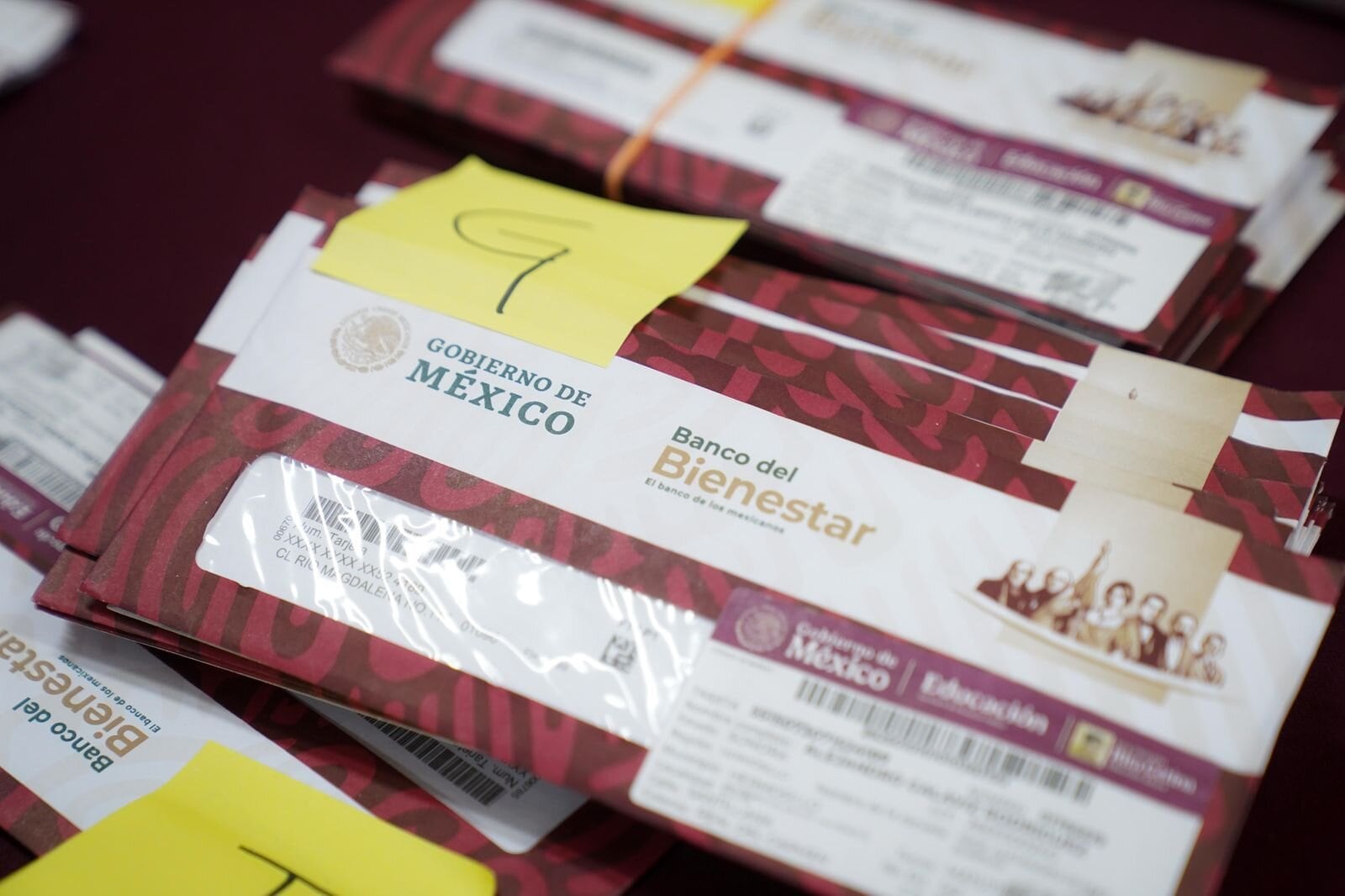 Alfonso Durazo beneficia con beca universal a más de 3 mil estudiantes de secundaria