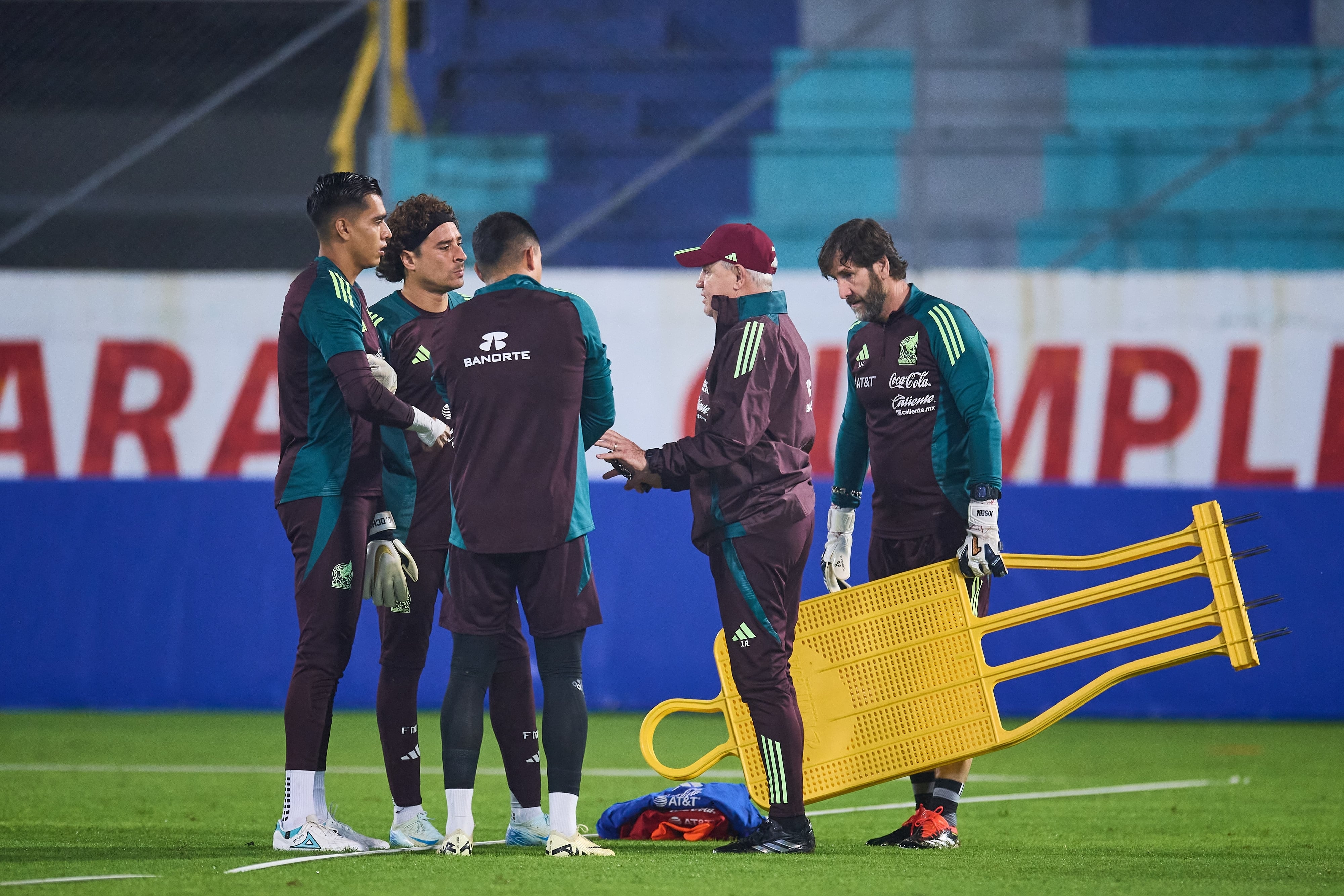 Javier Aguirre tendría decidido llevar a Memo Ochoa al Mundial 2026
