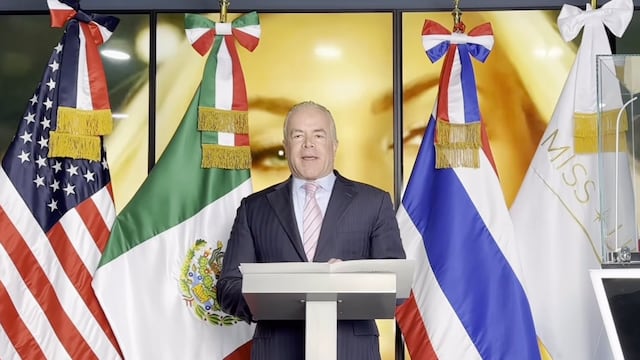 Raúl Rocha Cantú, presidente de Miss Universo, anunció la salida de Nawat Itsaragrisil