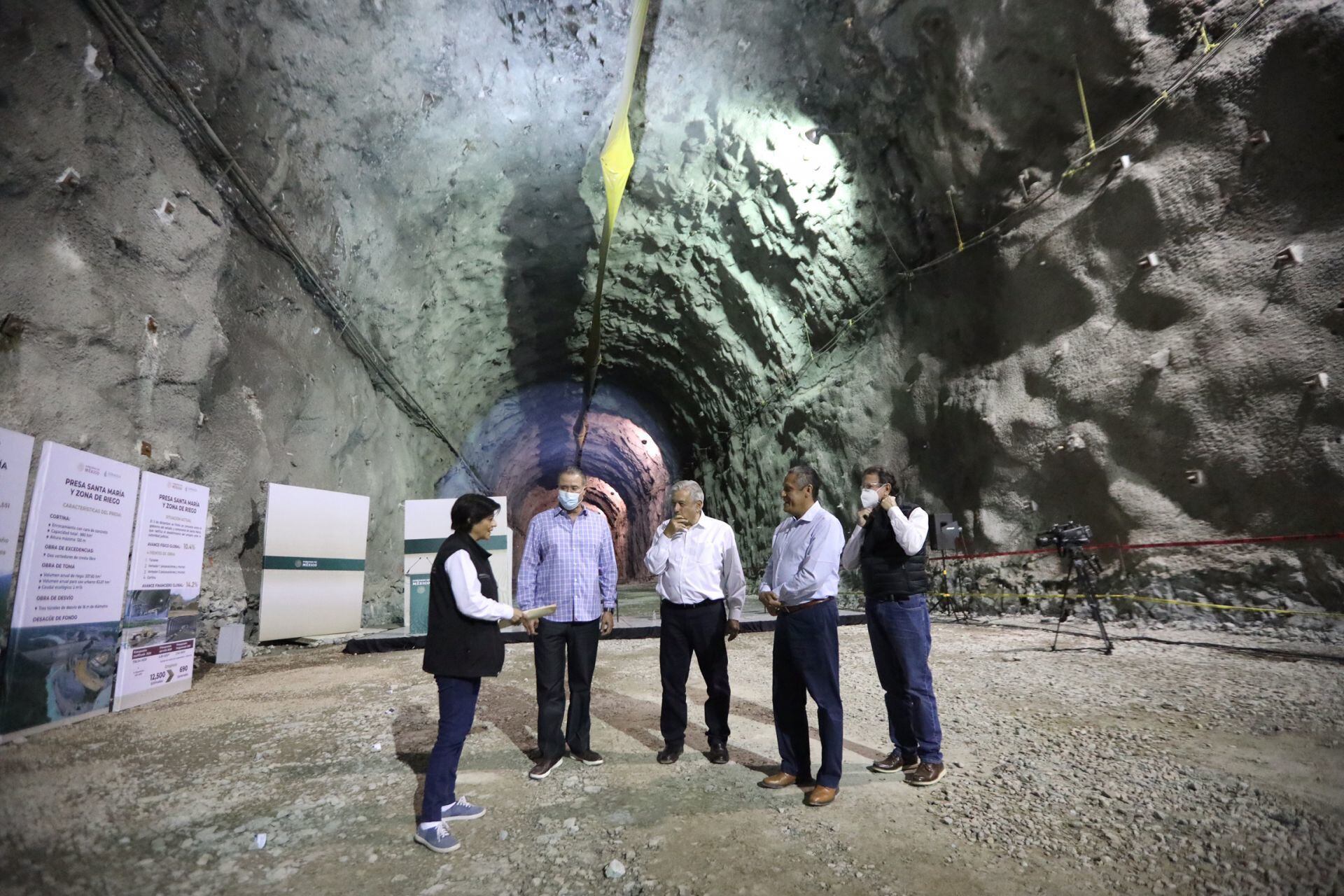 AMLO en presa Santa María