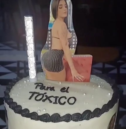 Pastel temático de Karely Ruiz